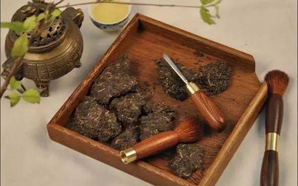 普洱茶砖如何正确撬茶 普洱茶砖如何正确撬茶