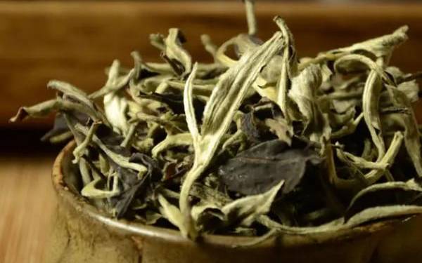 月光白茶的功效 月光白茶的功效