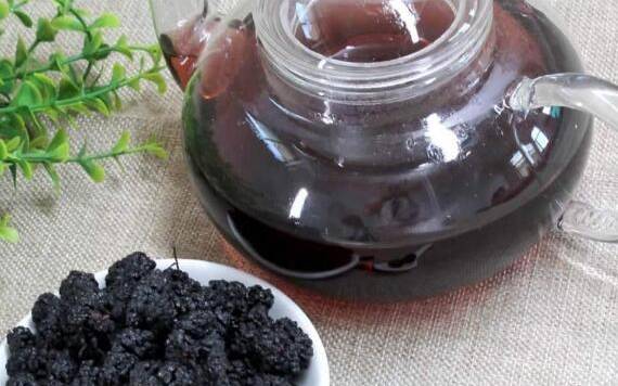 桑葚干泡水的真假区分的图 桑葚干泡水的真假区分的图