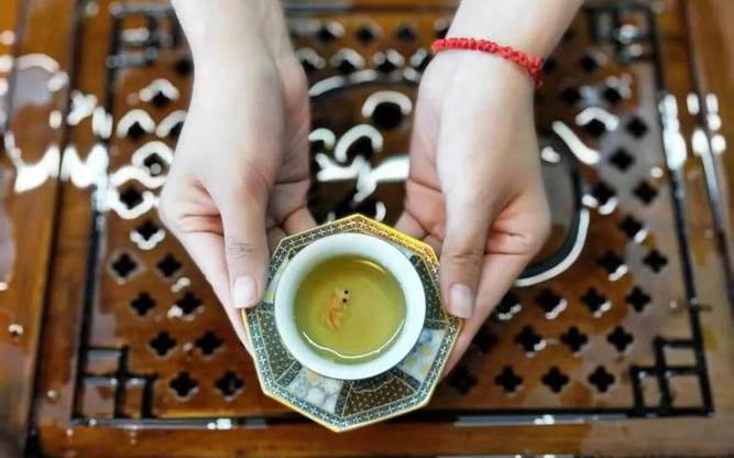 倒茶的礼仪和注意事项 倒茶的礼仪和注意事项