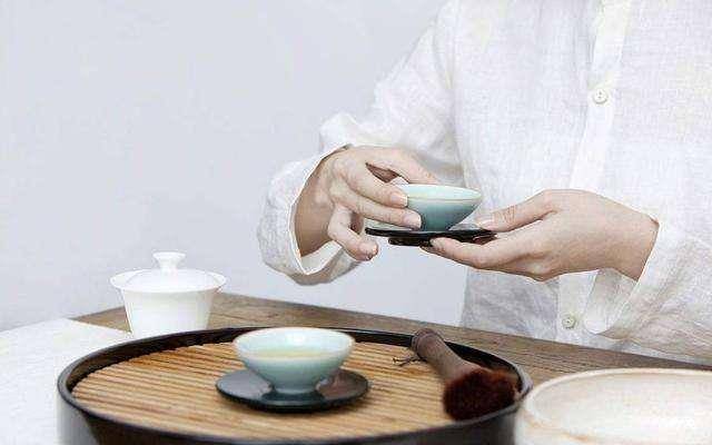 喝茶礼仪手势扣几下 喝茶礼仪手势扣几下