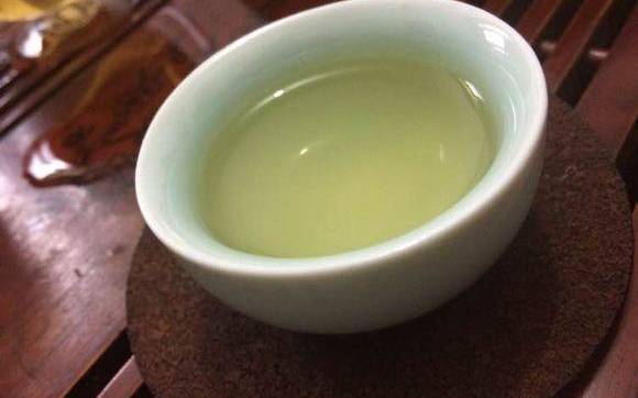 下雨天喝茶发朋友圈的句子 下雨天喝茶发朋友圈的句子