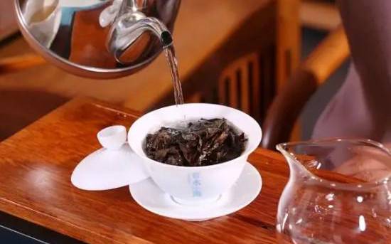 沏茶叶的最佳水温是