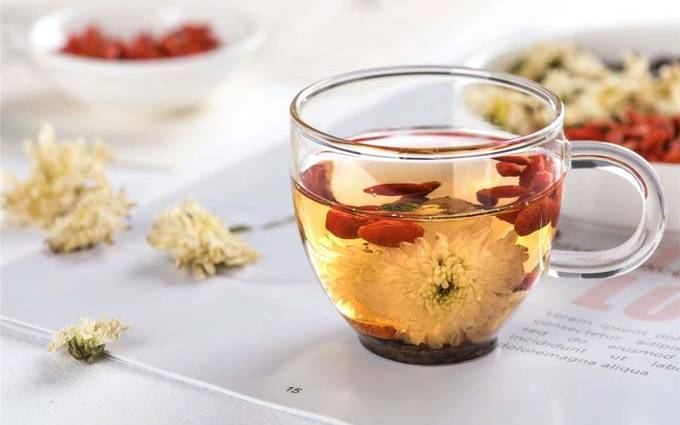 桑叶菊花枸杞子泡水喝的功效