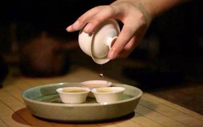 喝茶的礼仪叩手礼三种 喝茶的礼仪叩手礼三种