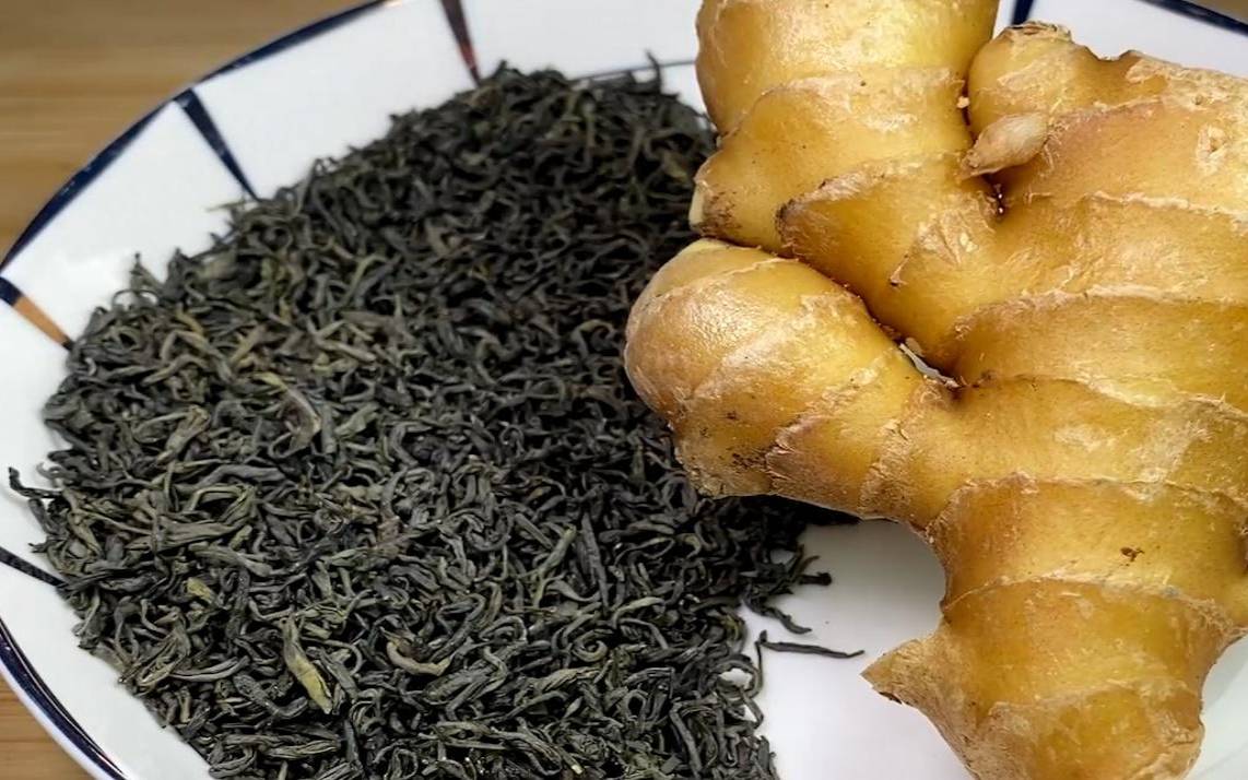 生姜片泡水孕妇可以喝吗（姜和茶叶泡水的禁忌）
