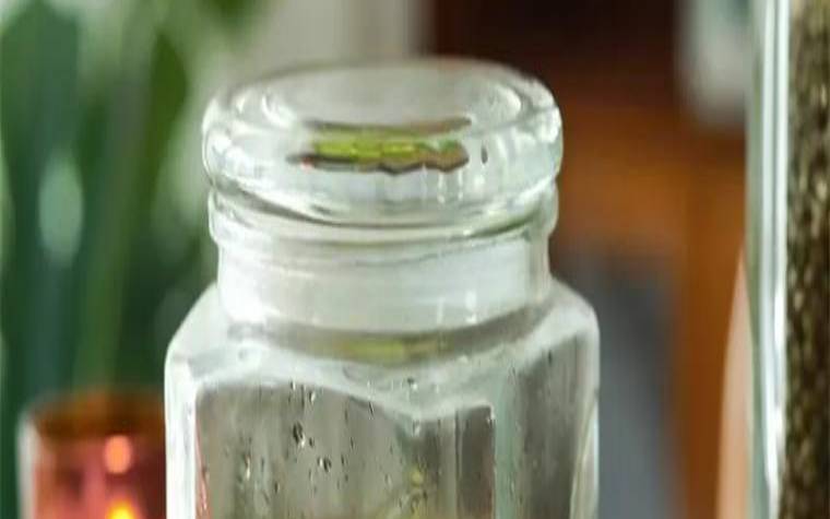 用玻璃瓶保存茶叶好不好呢（茶叶可以用玻璃瓶装吗）