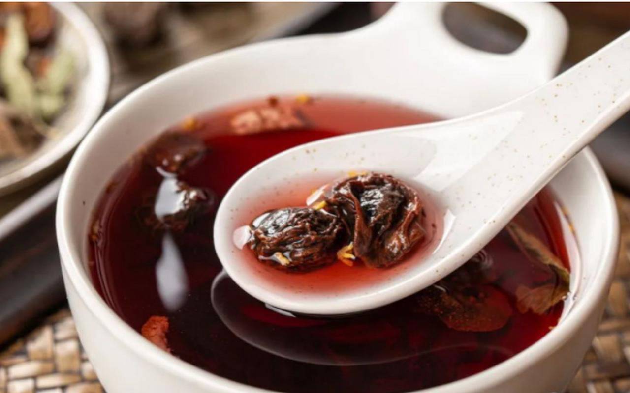 姜片和茶叶泡水功效（姜片和茶叶泡水功效）