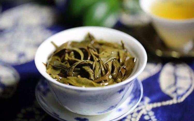 普洱茶和荷叶一起泡吗（荷叶普洱茶能长期喝吗）