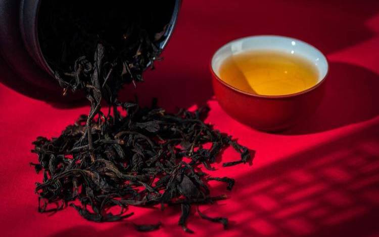 大茶叶断肠草功效（黑茶能治百病是真的吗）