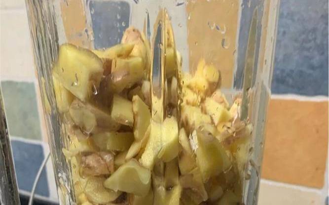 白醋和姜洗头发好吗（生姜水可以洗头吗）