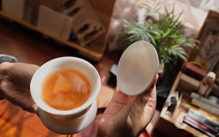 普洱茶煮梨有什么功效（生普洱茶和生姜煮水的功效）