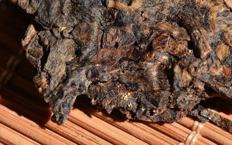 普洱茶里面有黄点点叫什么,茶叶里面的絮状物是什么