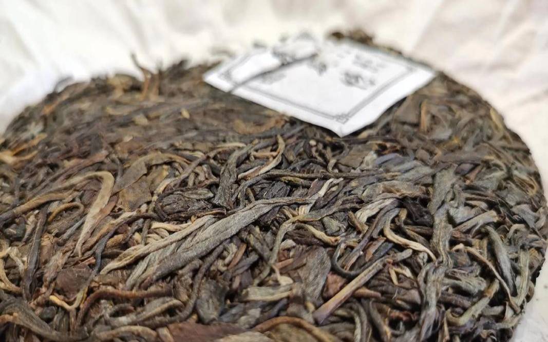 七彩云南十年普洱茶饼,二十年以上的普洱茶