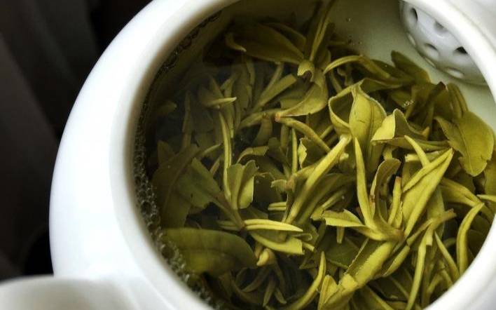 吃茶叶对牙齿的作用和功效,喝茶会腐蚀牙齿吗