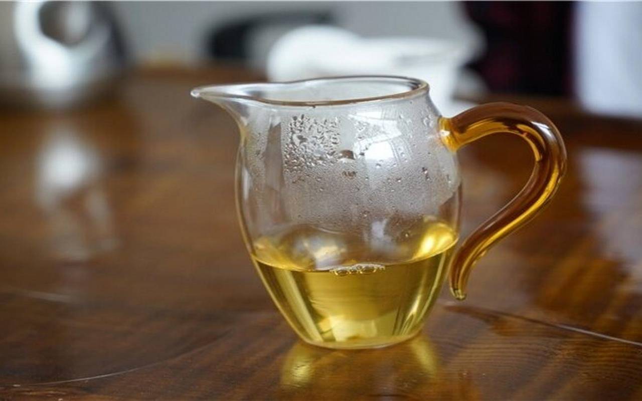 普洱生茶汤色混浊,生普洱口感苦涩