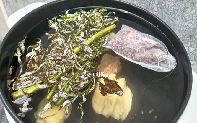 生姜茶叶水洗头能乌发吗,生姜水洗澡的正确方法 生姜茶叶水洗头能乌发吗,生姜水洗澡的正确方法