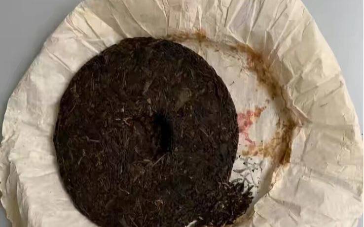 普洱茶饼有保质期吗,如何判断普洱茶发霉了
