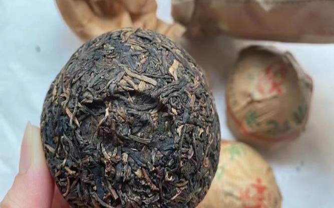 七彩云南小金沱放了十年,玖妙云南普洱小沱茶的价格