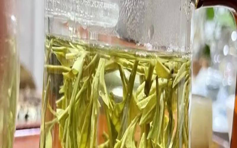 茶不清澈是好茶吗（喝什么茶眼睛能清澈明亮）