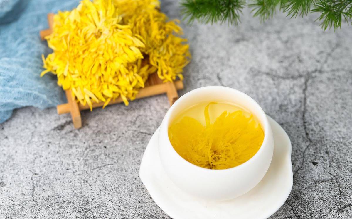 菊花泡水喝的9大禁忌图片,菊花泡水对胃有影响吗