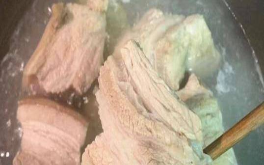 煮肉为什么用开水,水没没过肉能煮熟吗