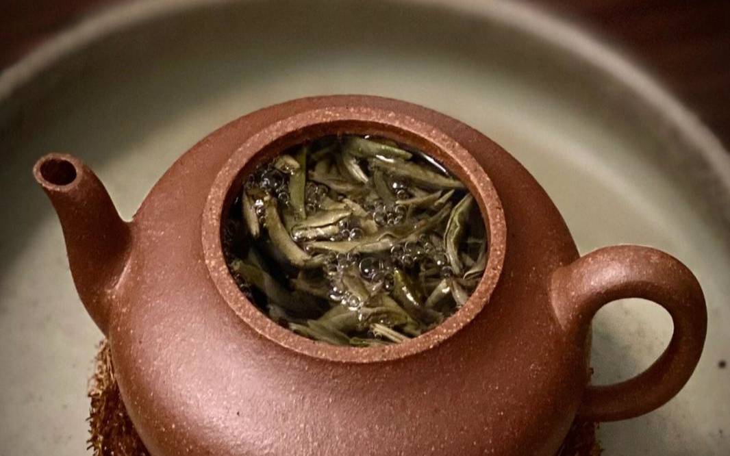 黄金茶怎么泡水多少度,老白茶用什么壶泡比较好