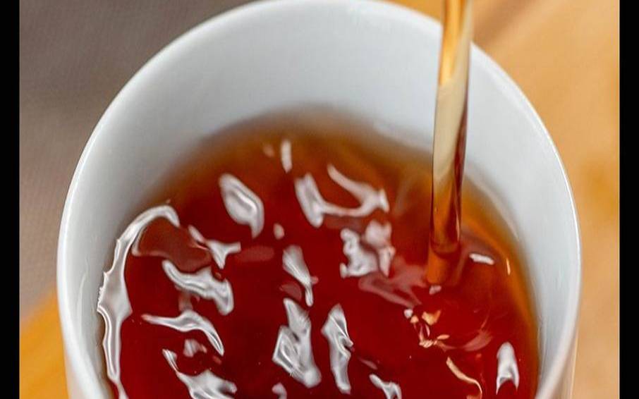 为啥绿茶煮出来会变红色,绿茶怎么会变红色