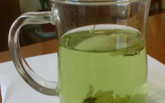 什么茶泡出来的水是浅绿色,菊花茶变绿色
