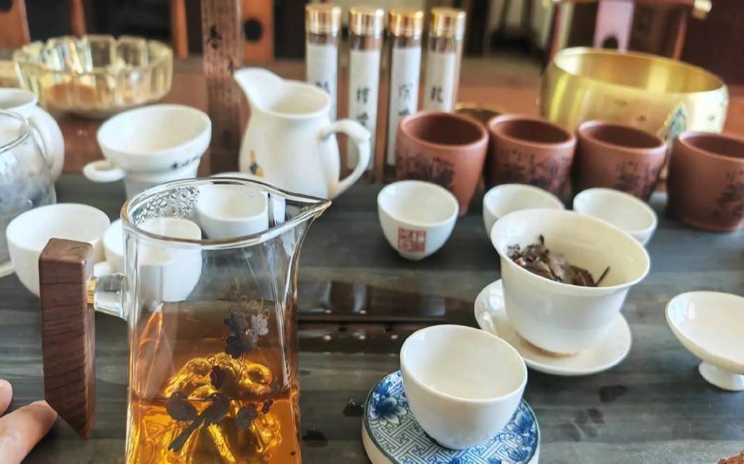 喝茶的人与不喝茶的人,唯有喝茶最静心 喝茶的人与不喝茶的人,唯有喝茶最静心