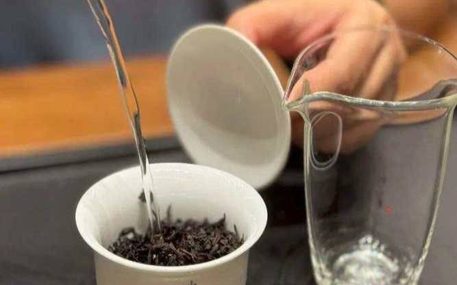 怎么样看茶叶好不好,茶叶在水中立着的叫什么茶 怎么样看茶叶好不好,茶叶在水中立着的叫什么茶