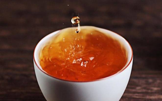 乌龙茶苦的好还是不苦好,乌龙茶喝起来什么感觉 乌龙茶苦的好还是不苦好,乌龙茶喝起来什么感觉