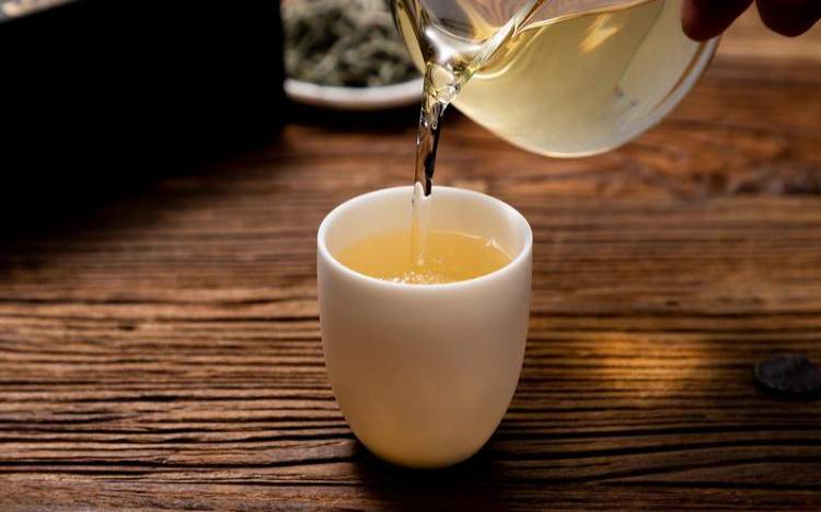 白毫银针的茶汤,老白茶茶汤是什么颜色 白毫银针的茶汤,老白茶茶汤是什么颜色