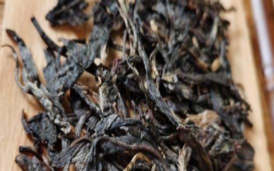 普洱茶长虫了是怎么回事,普洱茶里面有小虫正常吗 普洱茶长虫了是怎么回事,普洱茶里面有小虫正常吗
