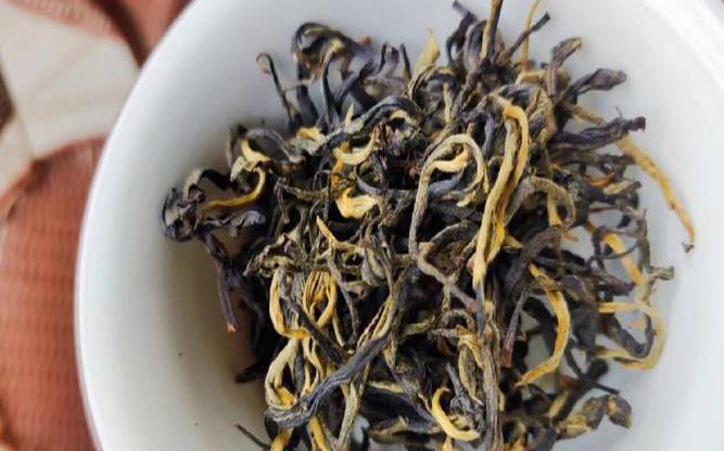 拉肚子喝红茶会加重吗,拉稀喝红茶有用吗