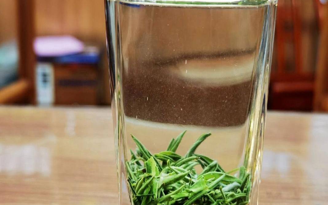 绿茶水浑浊是好还是坏,茶叶泡出来的水浑浊 绿茶水浑浊是好还是坏,茶叶泡出来的水浑浊