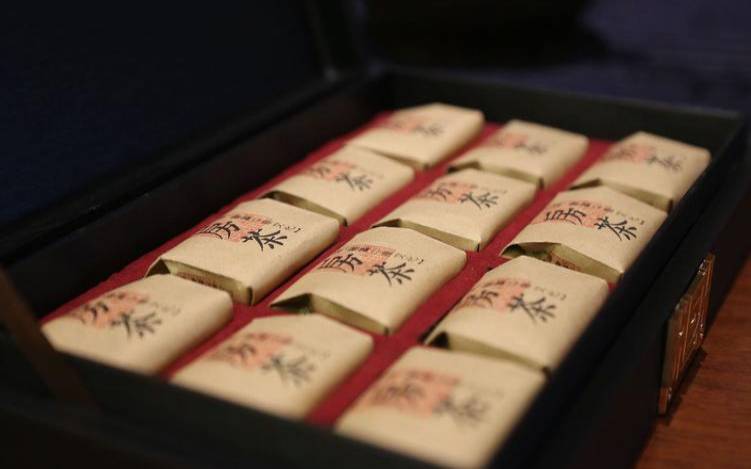 青岛皎然五福茶叶价格,青岛敬茶茶叶有限公司
