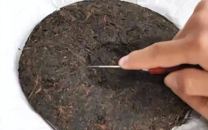 如何撬开普洱茶饼视频,普洱熟茶砖怎么撬茶 如何撬开普洱茶饼视频,普洱熟茶砖怎么撬茶