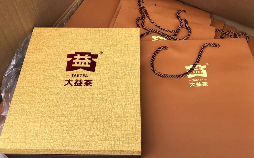 百年青花瓷酒多少钱一箱,大益茶礼盒多少钱一盒
