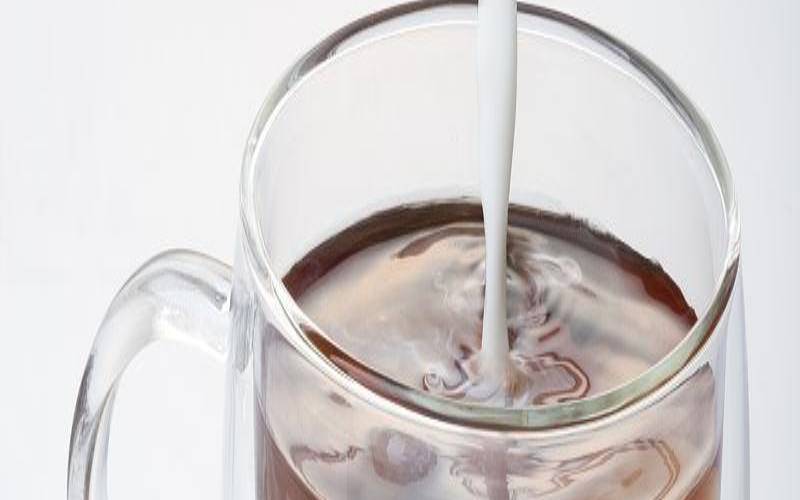 茶和奶可以混合吗,红茶和奶粉可以一起泡吗 茶和奶可以混合吗,红茶和奶粉可以一起泡吗