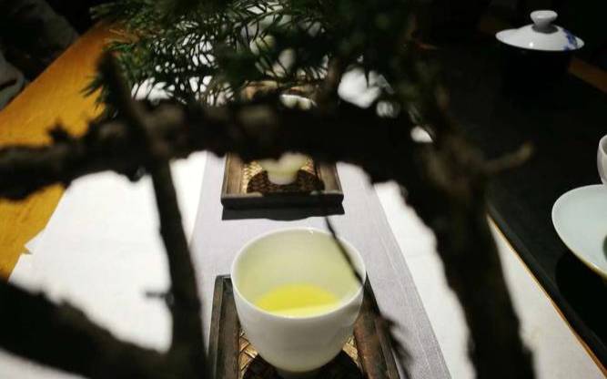 王敷的＼＼酒店发富茶坊不穷＼＼，荡昏寐饮之以茶
