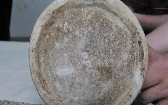内外施釉的瓷器,瓷器内部不上釉表面上釉 内外施釉的瓷器,瓷器内部不上釉表面上釉